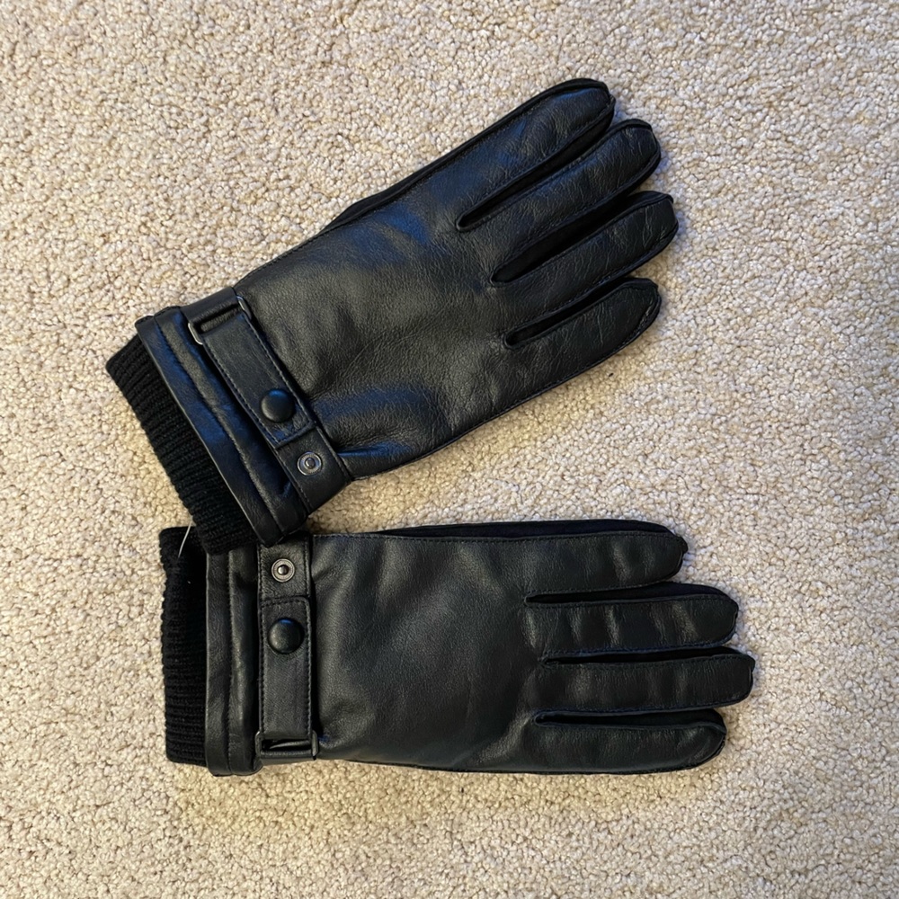 Bruno Magli Mens leather gloves. Medium. New.